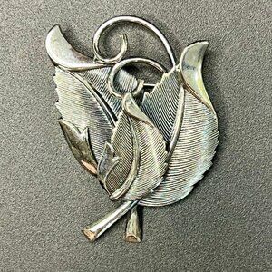 Vintage Botticelli signed Tri Leaf Silvertone Lined Leaf Brooch pin, 2.25” x 1.5